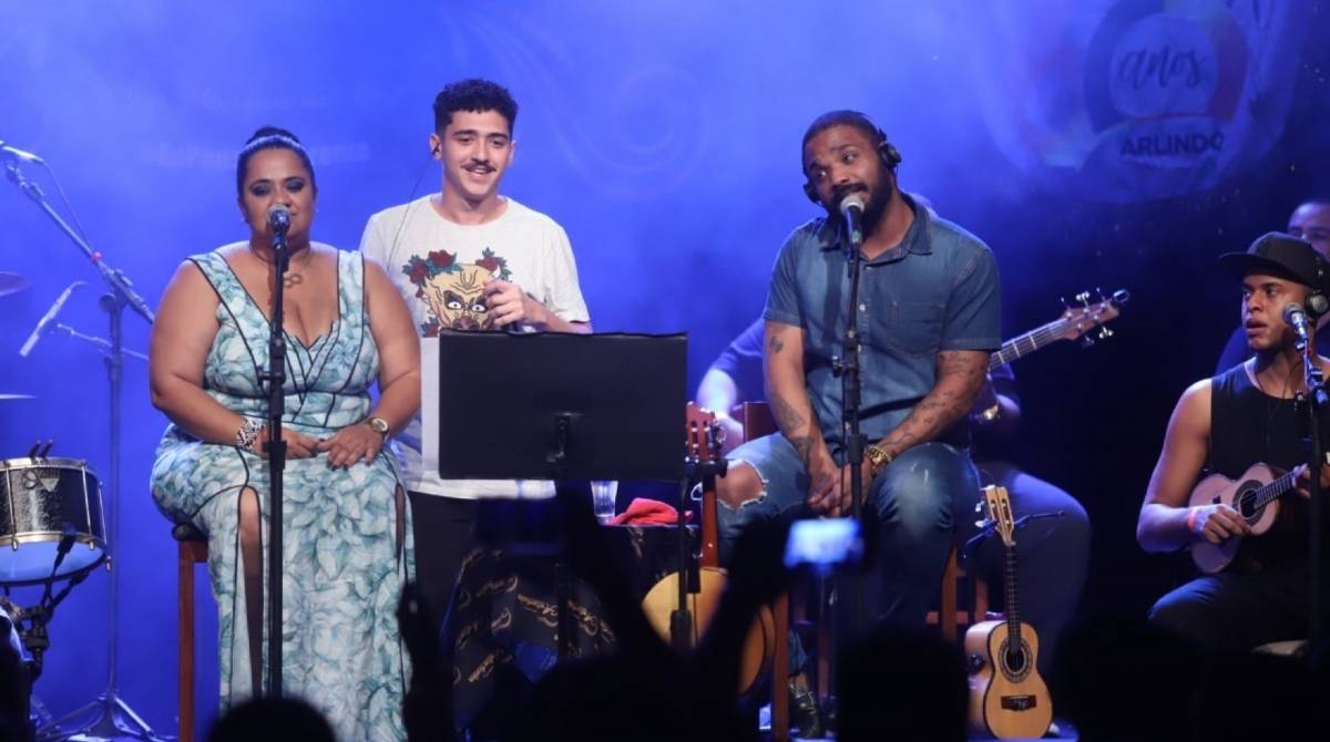 Arlindinho Cruz faz show em homenagem ao pai 