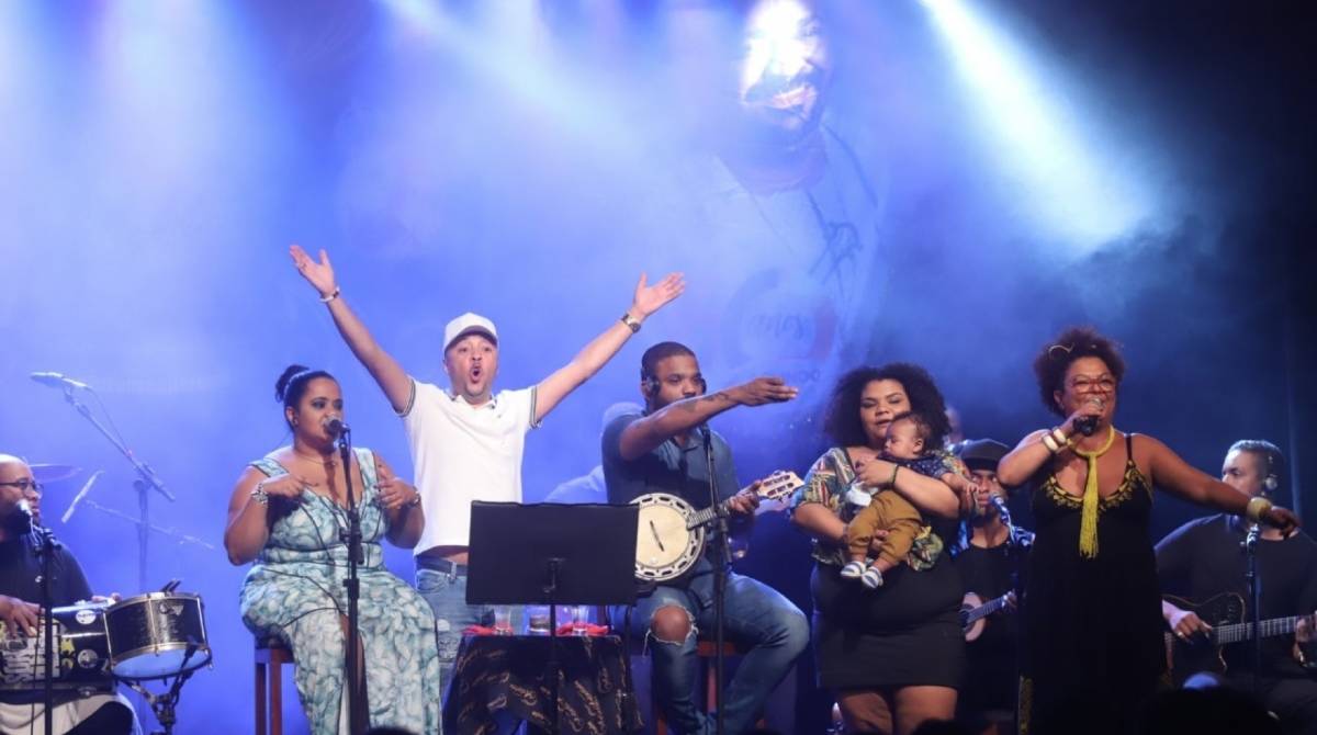 Arlindinho Cruz faz show em homenagem ao pai 