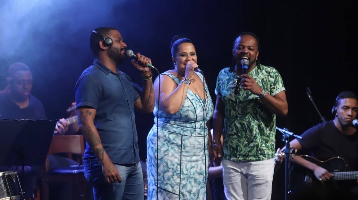 Arlindinho Cruz faz show em homenagem ao pai 