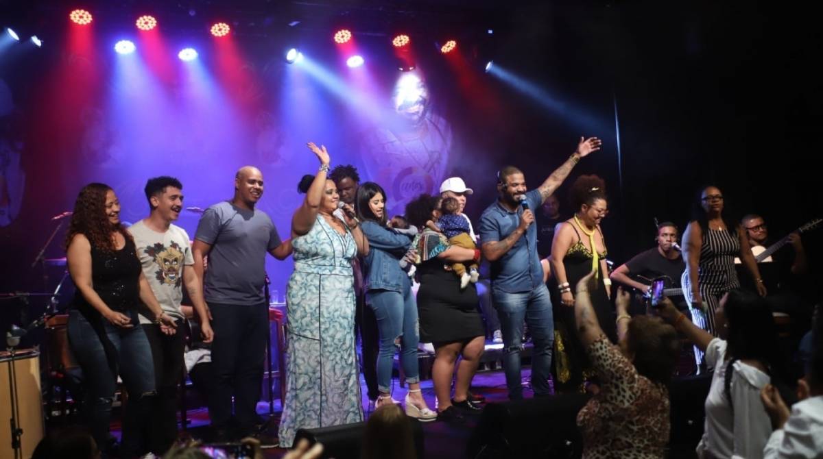 Arlindinho Cruz faz show em homenagem ao pai 