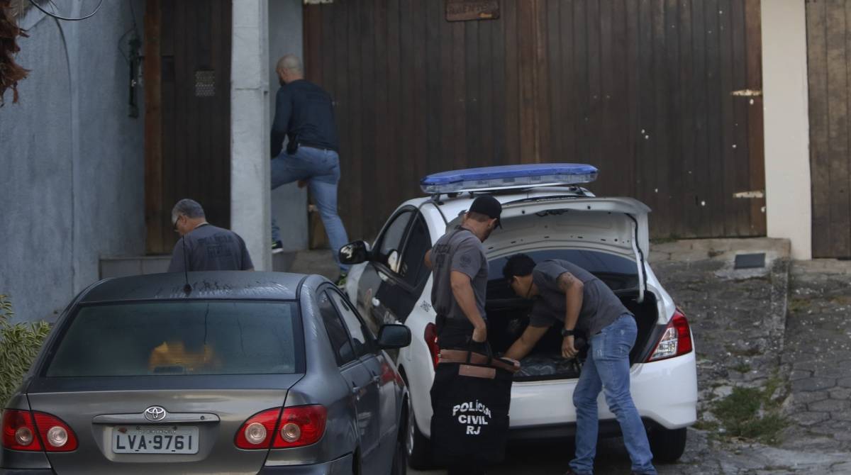 Rio de Janeiro - RJ  - 17/09/2019 - Opera&ccedil;ao na casa de Flordelis - A DHNSG faz na manha de hoje opera&ccedil;ao na casa da deputada Flordelis, em Pendotiba - foto: Reginaldo Pimenta / Agencia O Dia