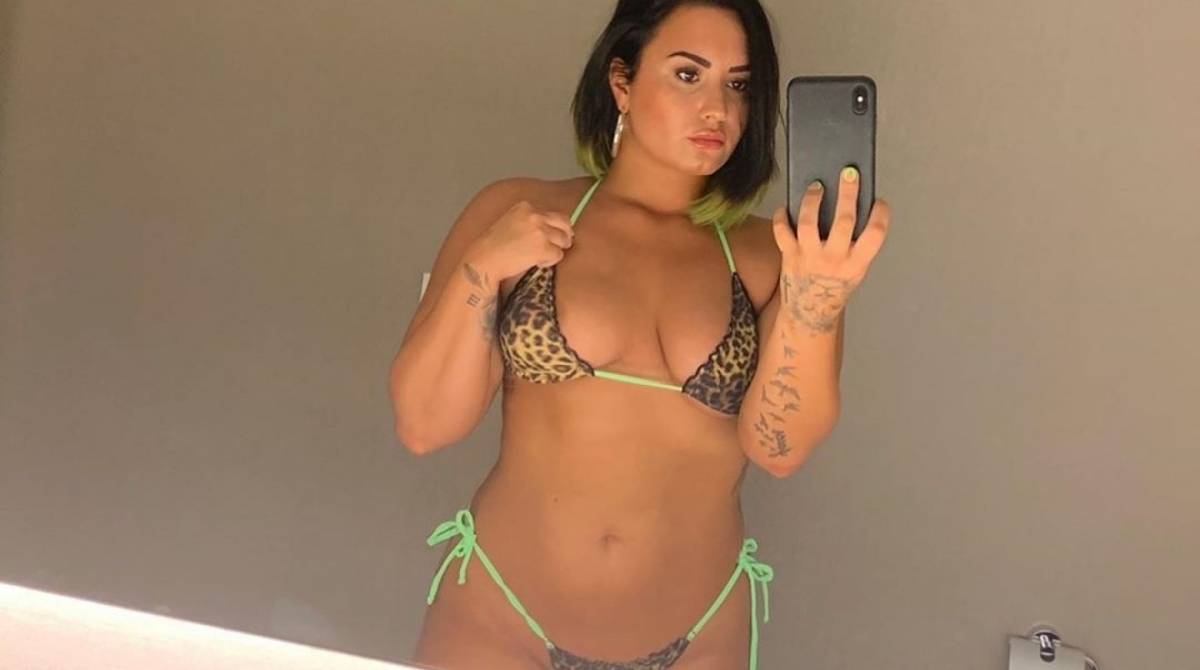 Demi Lovato mostra corpa&ccedil;o de biqu&iacute;ni