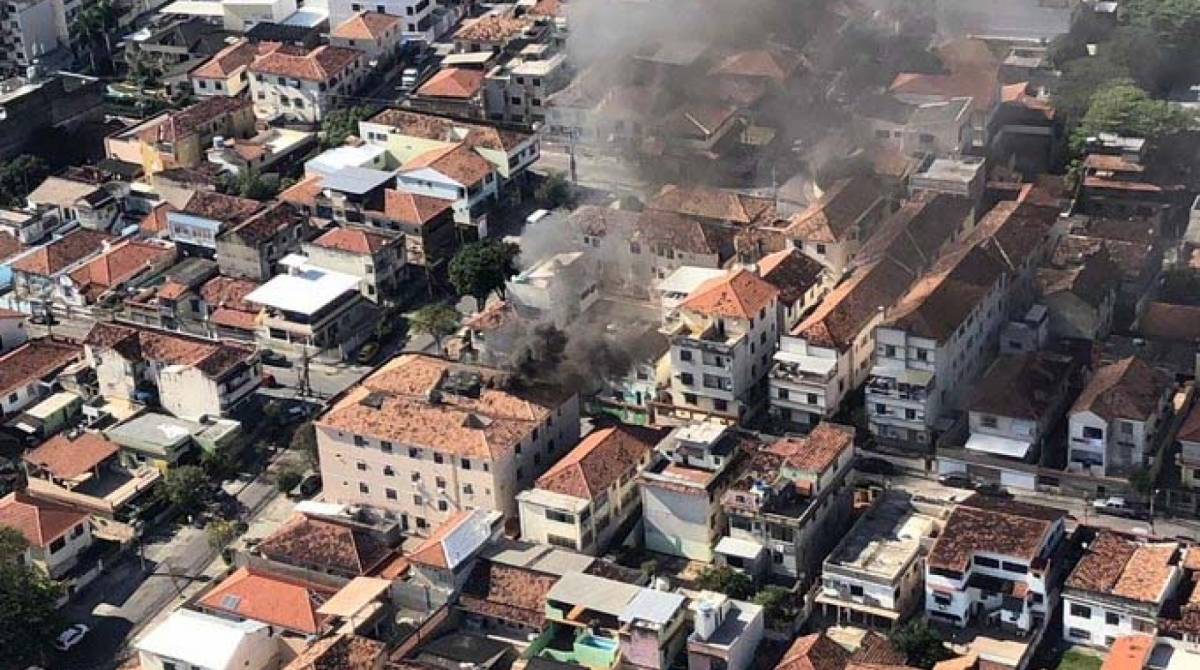 Fumaça do incêndio foi vista de longe