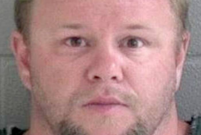Homem é detido acusado de matar a esposa e quatro crianças nos EUA