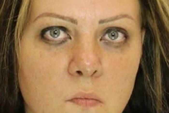 Presa por dirigir embriagada, mulher tenta subornar policial com sexo