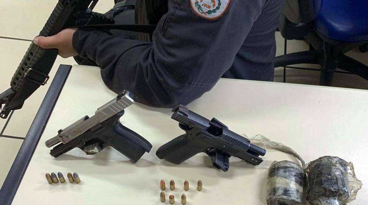 Material encontrado com os suspeitos de Cabo Frio