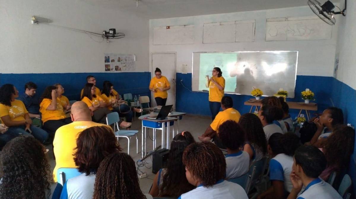 O programa EscolaQPrevine conta com sociólogos, educadores, profissionais da saúde e psicólogos  - Divulgação/ PMDC