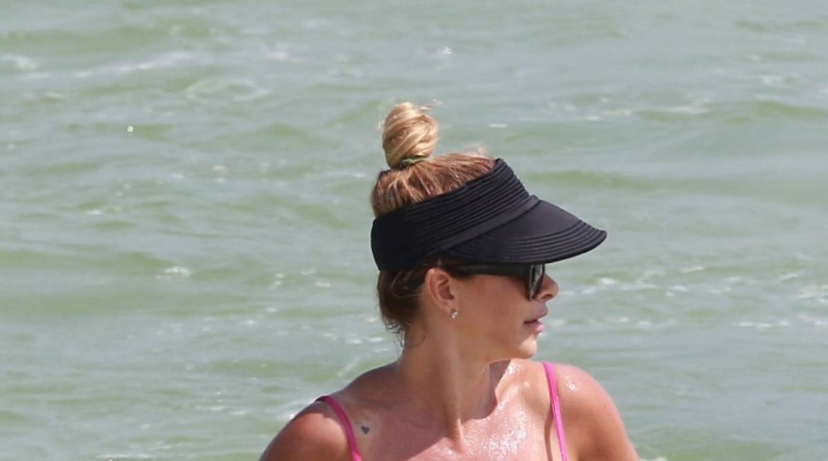 Dany Bananinha curte dia de sol na Praia da Barra da Tijuca, na Zona Oeste do Rio