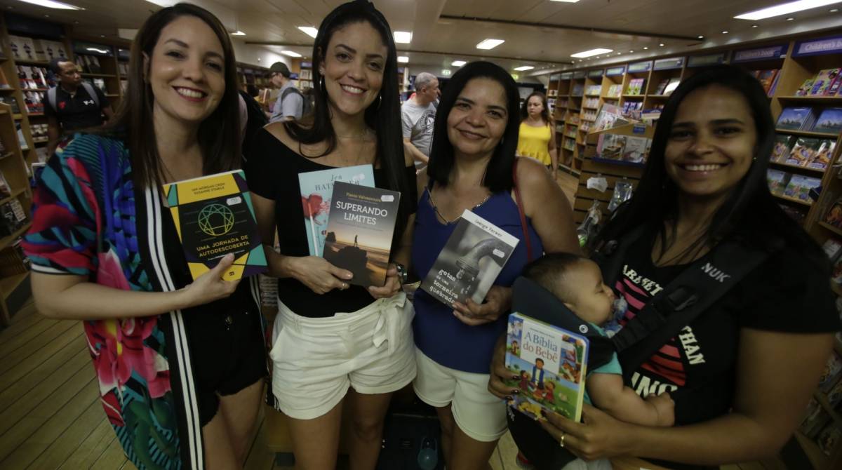 Rio,19/09/2019 -PIER MAUA- Navio Logos Hope, a maior livraria flutuante do mundo. Na foto, Camila Oliveira com familia .Foto: Cléber Mendes/Agência O Dia