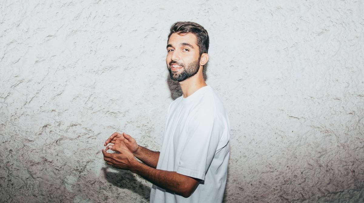 Cantor Silva recebe convite 'fofo' para ménage