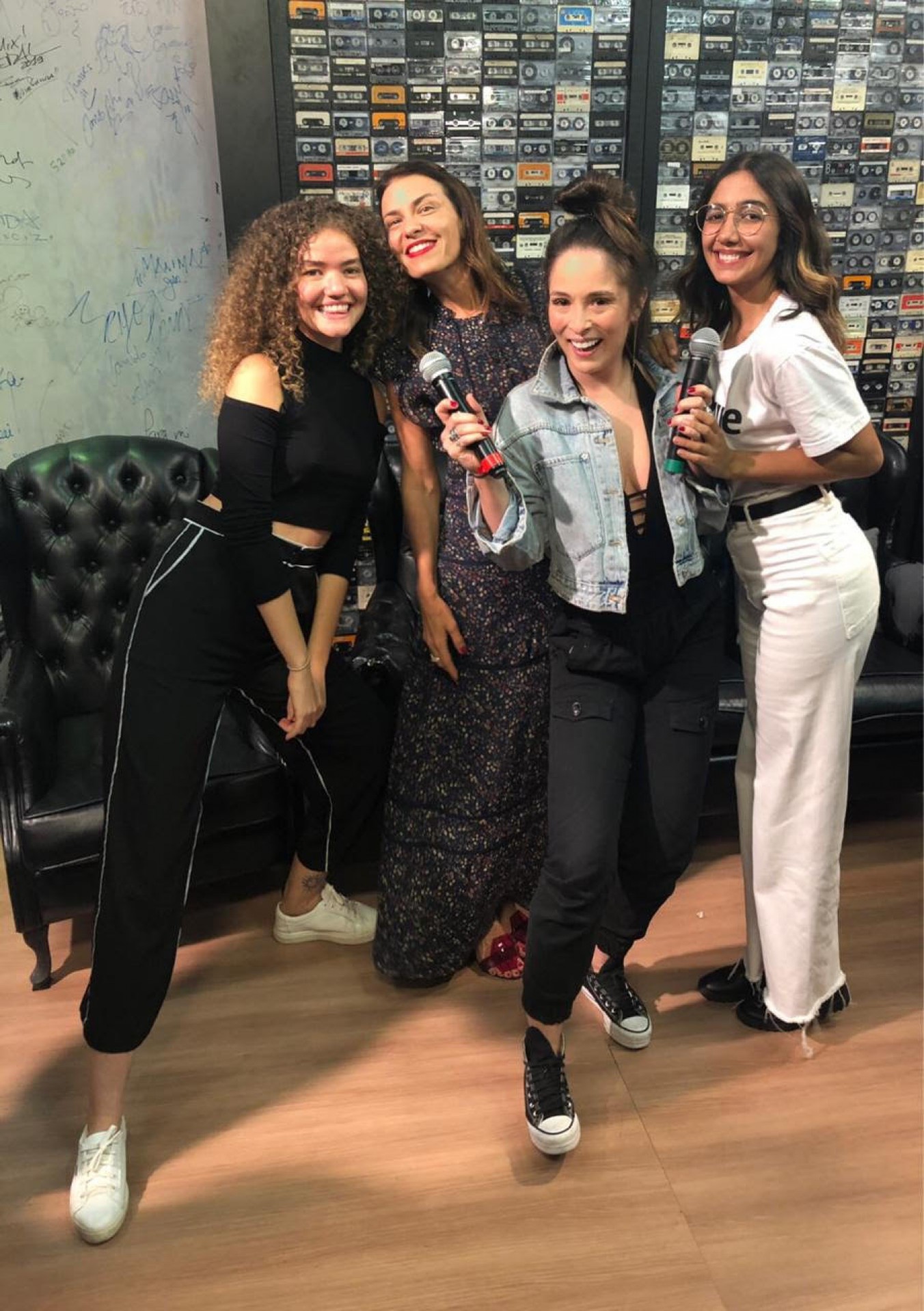 Nathalia Serra  recebeu a dupla AnaVitória e a diretora de criação Joanna Monteiro - Divulgação