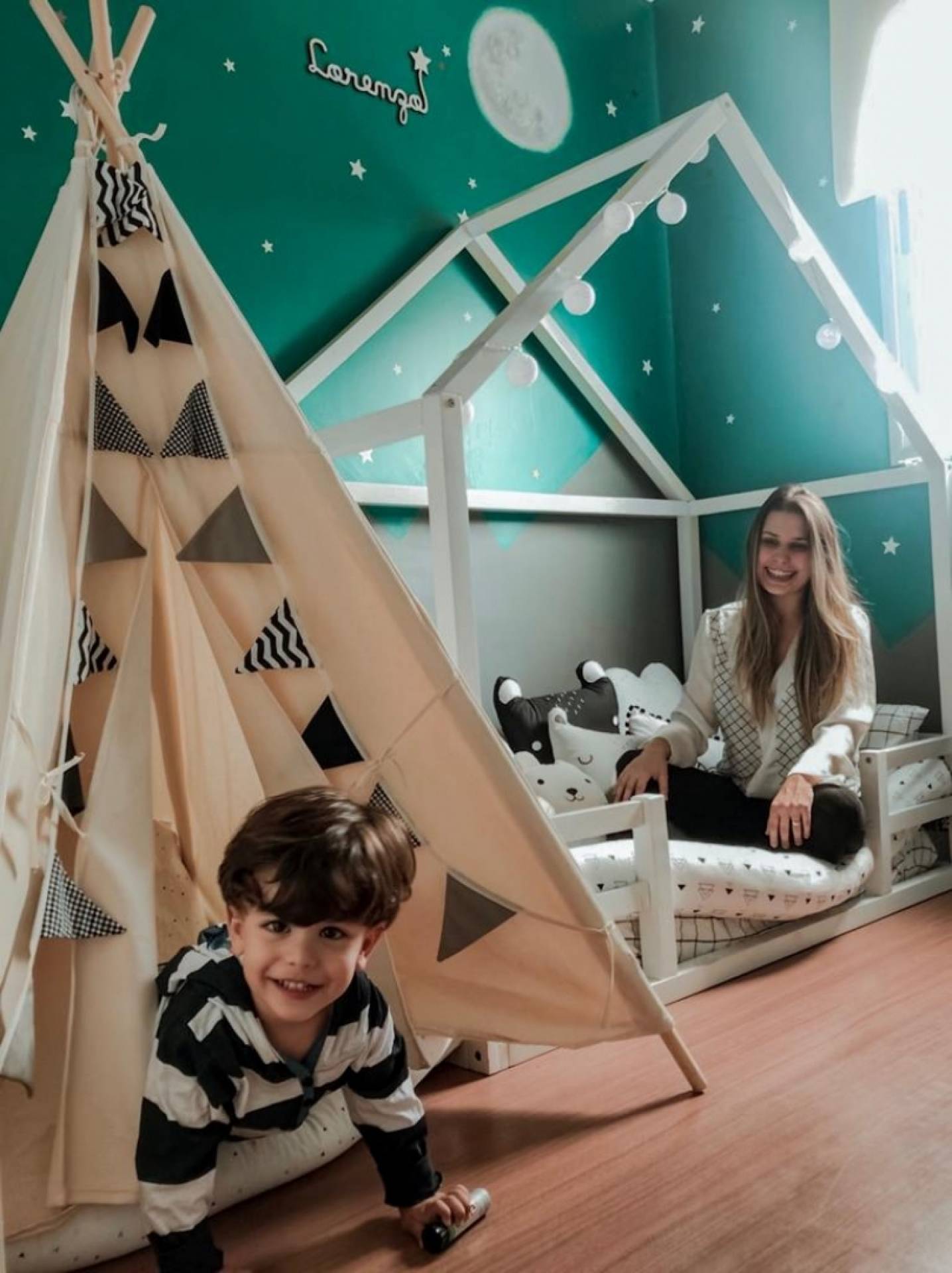 Camila Ohana e o filho
