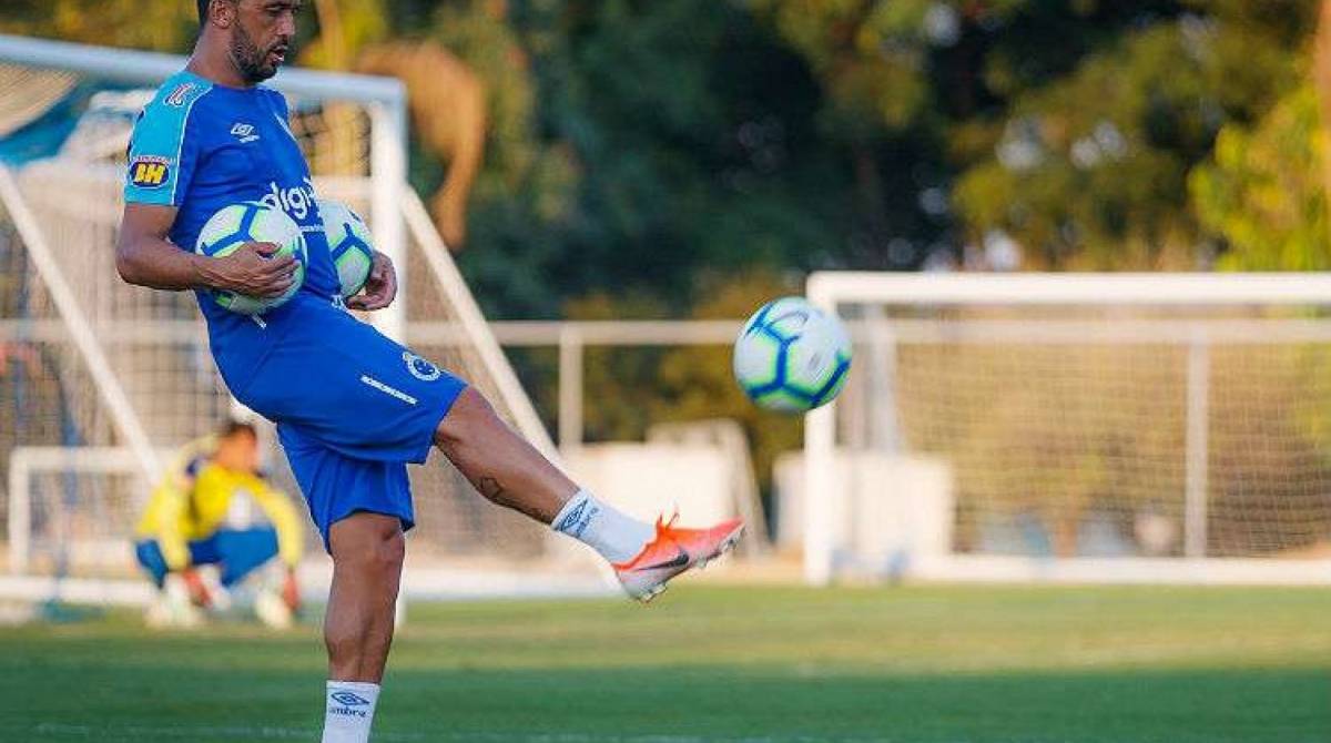 Edilson foi suspenso por xingar o juiz 