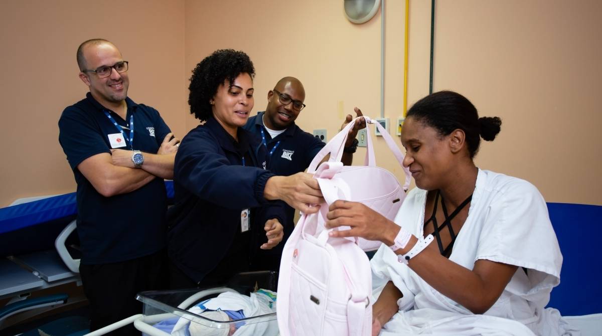 Equipe do BRT auxilia parto em estação