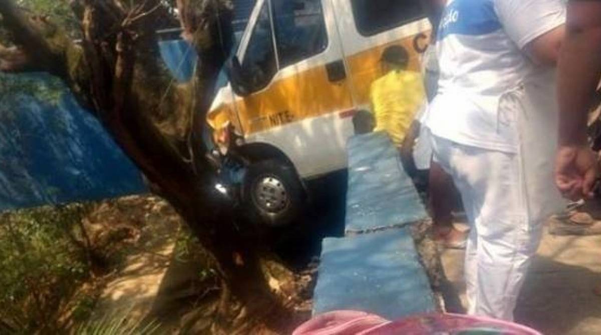 Acidente com van escolar no Andaraí 