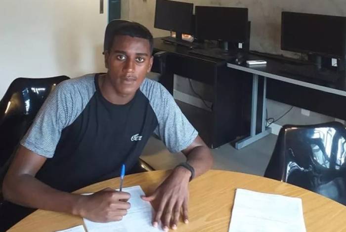 Flamengo faz aposta e fecha contrato de três meses com volante para o time sub-20