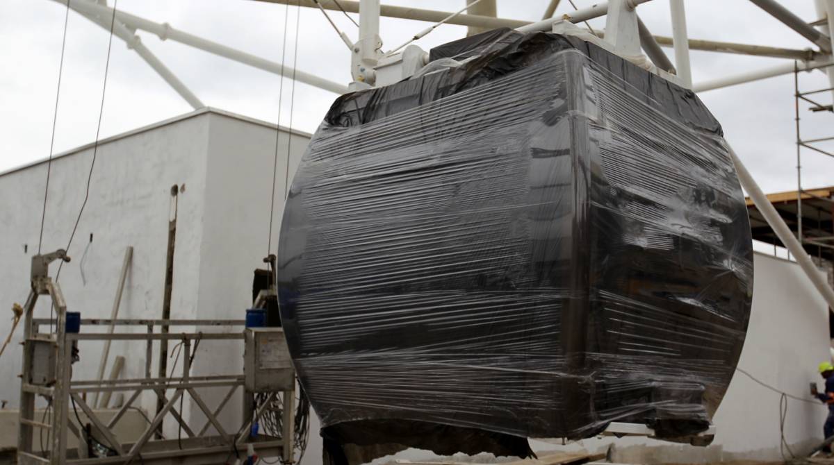 Rio de Janeiro - 21/09/2019 - Esta sendo estalado as gl&acirc;ndulas na roda gigante no zona portuaria. Foto: Luciano Belford/Agencia O Dia