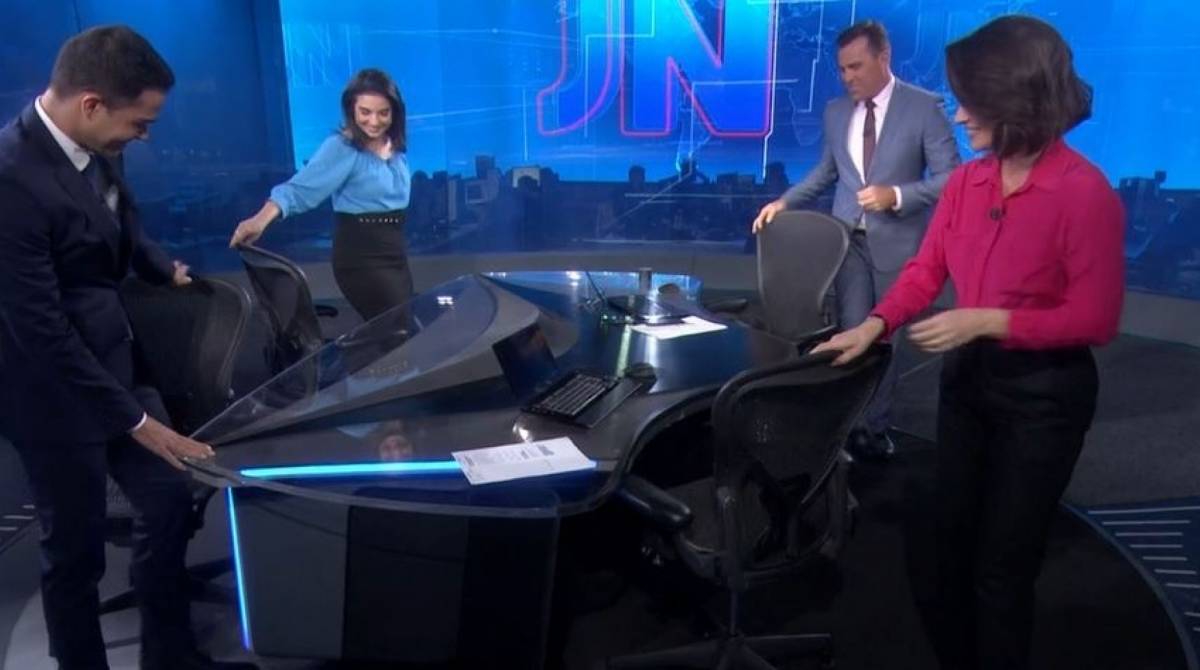Jornalista quase caiu em plataforma do 'JN' - Reprodução TV Globo