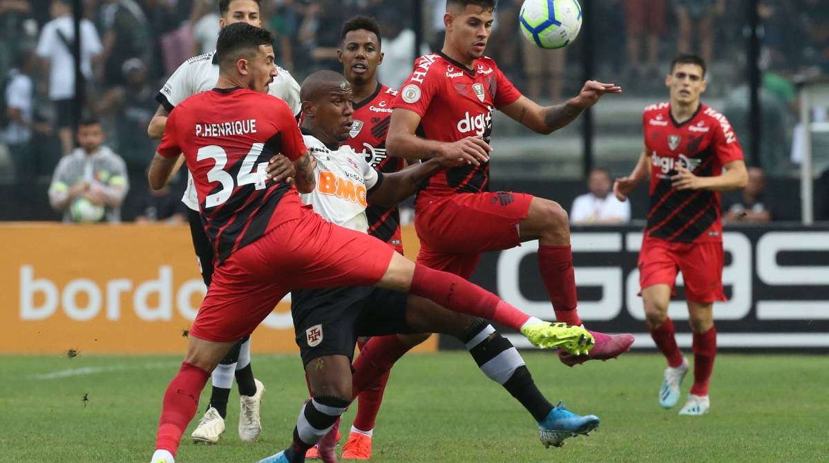 Partida entre Vasco x Athletico Paranaense, valida pela 20a rodada do Campeonato Brasileiro, estadio de Sao Januario, Rio de Janeiro-RJ, Domingo (22).  Foto: Daniel Castelo Branco - Agencia O Dia