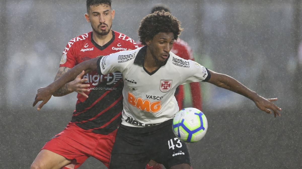 Partida entre Vasco x Athletico Paranaense, valida pela 20a rodada do Campeonato Brasileiro, estadio de Sao Januario, Rio de Janeiro-RJ, Domingo (22). Na foto Talles Magno. Foto: Daniel Castelo Branco - Agencia O Dia