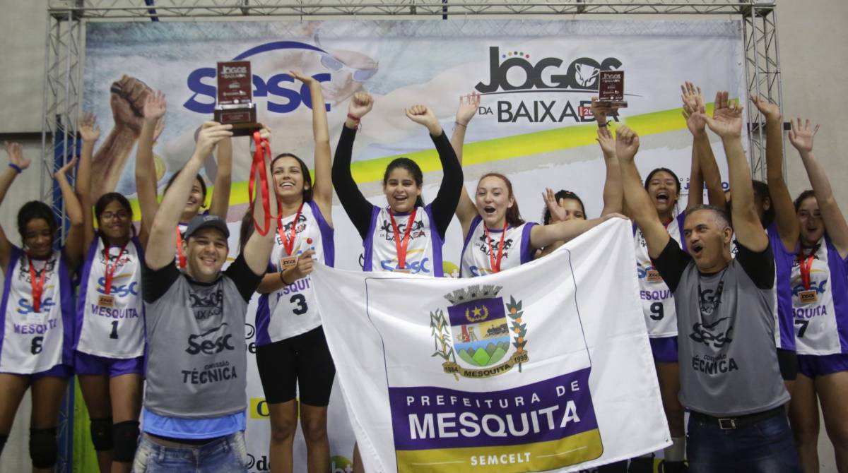 Rio,22/09/2019 - São João de Meriti. Baixada. Comercial. XXII Jogos da Baixada. Vôlei Feminino Sub 14. Na foto: Premiação Equipe Mesquita, terceiro lugar.Foto: Fernanda Dias / Agência O Dia.