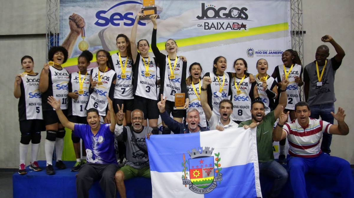 Rio,22/09/2019 - São João de Meriti. Baixada. Comercial. XXII Jogos da Baixada. Vôlei Feminino Sub 14. Na foto: Premiação Equipe Mesquita, terceiro lugar.Foto: Fernanda Dias / Agência O Dia.