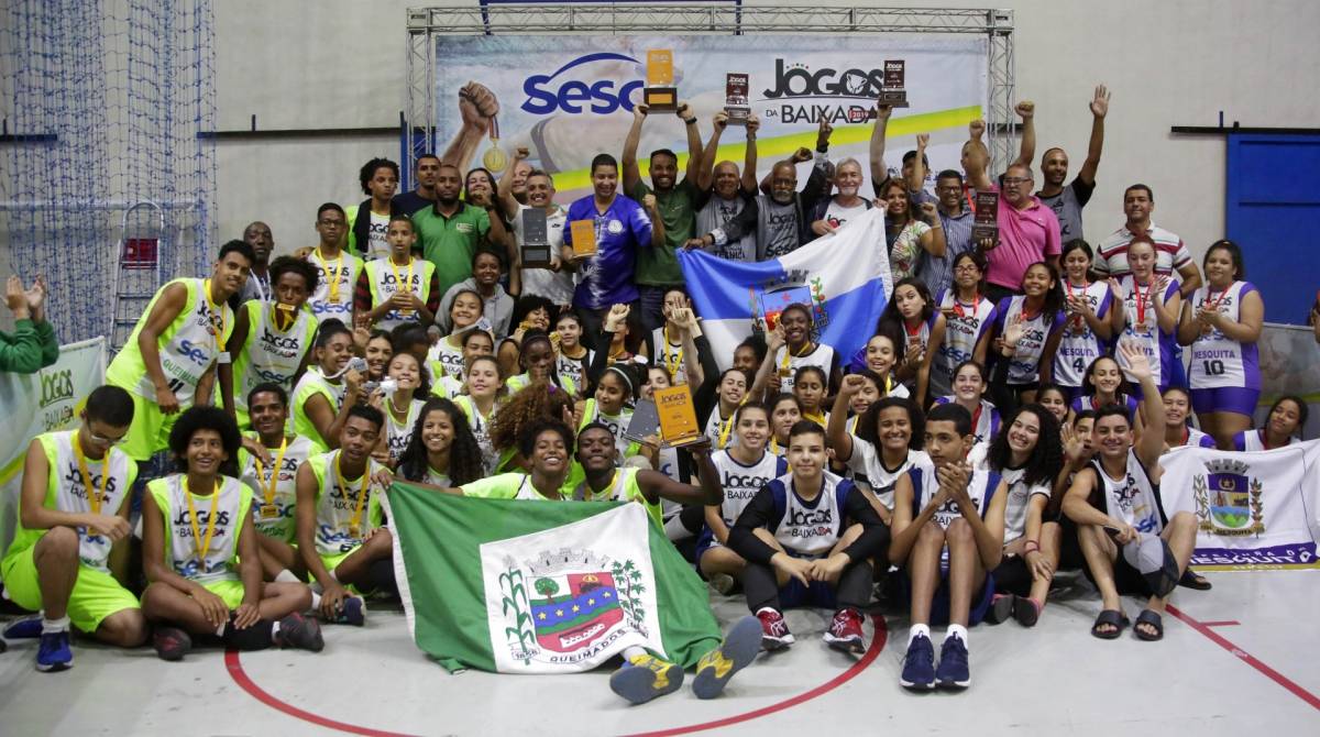 Rio,22/09/2019 - São João de Meriti. Baixada. Comercial. XXII Jogos da Baixada. VÎlei Feminino Sub 14. Na foto: Premiação Equipe Mesquita, terceiro lugar.Foto: Fernanda Dias / Agência O Dia.