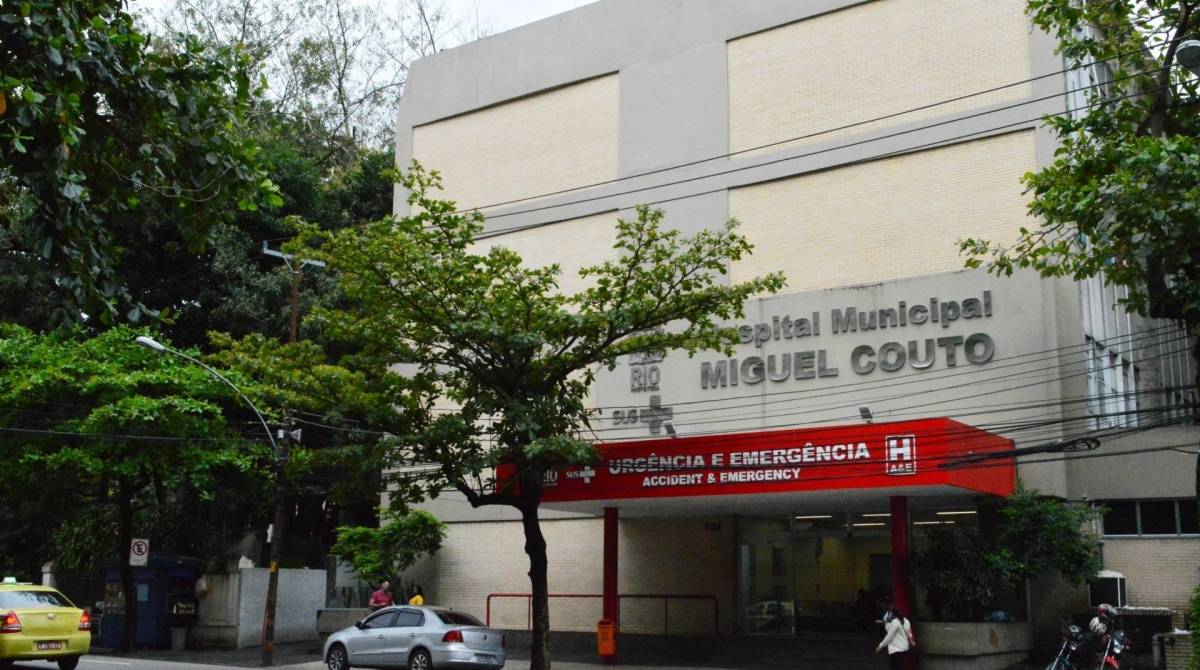 9-23-9--20 - AG&Ecirc;NCIA DE NOT&Iacute;CIAS/PARCEIRO - Fachada do Hospital Miguel Couto, Zona Sul do Rio, nesta segunda-feira (23). Pol&iacute;cia civil est&aacute; investigando o necrot&eacute;rio do Hospital Miguel Couto, de onde beb&ecirc; morta supostamente desapareceu. Foto: Paulo Carneiro/Parceiro/Ag&ecirc;ncia O Dia