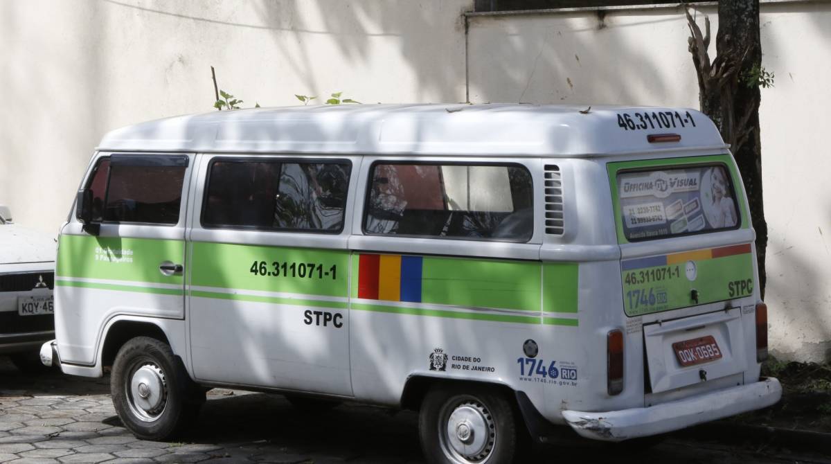 Rio de Janeiro - RJ  -  23/09/2019 - Policia -  Menina Agatha Felix foi baleada dentro de um veiculo no Complexo do Alemao. testemunhas acusam policiais Militares - na foto, Veiculo que transportava Agatha, no patio da delegacia de homicidios, na Barra da Tijuca, zona oeste do Rio -  Foto Reginaldo Pimenta / Agencia O Dia