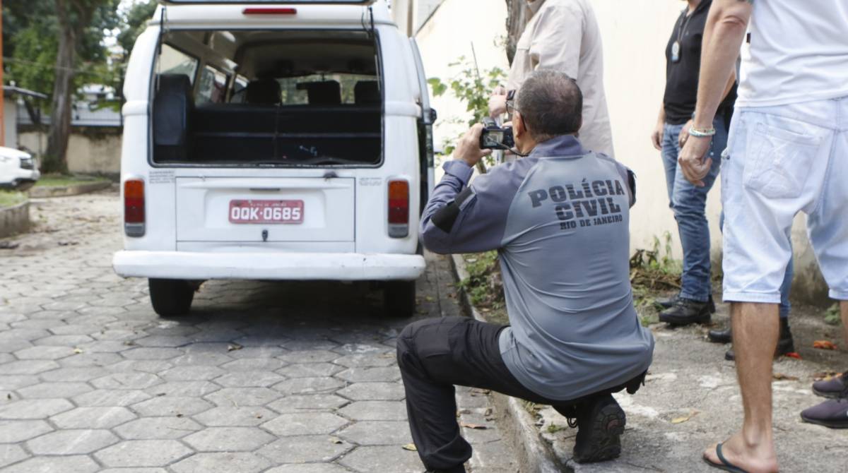 Kombi passa por nova per&iacute;cia - Reginaldo Pimenta / Ag&ecirc;ncia O Dia