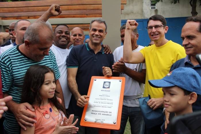 Prefeitura entrega pra&ccedil;a revitalizada para moradores do bairro Dom Rodrigo