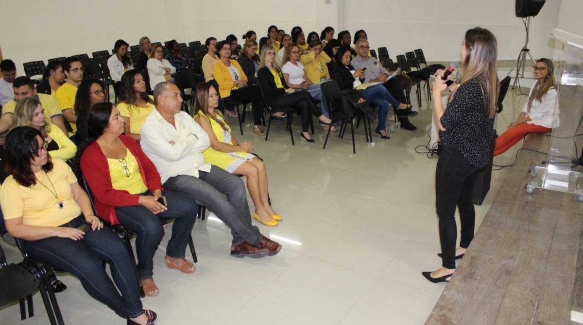 A palestra foi feita por Kelly Ribeiro, graduada em odontologia e servidora pública municipal - Divulgação/PMNI