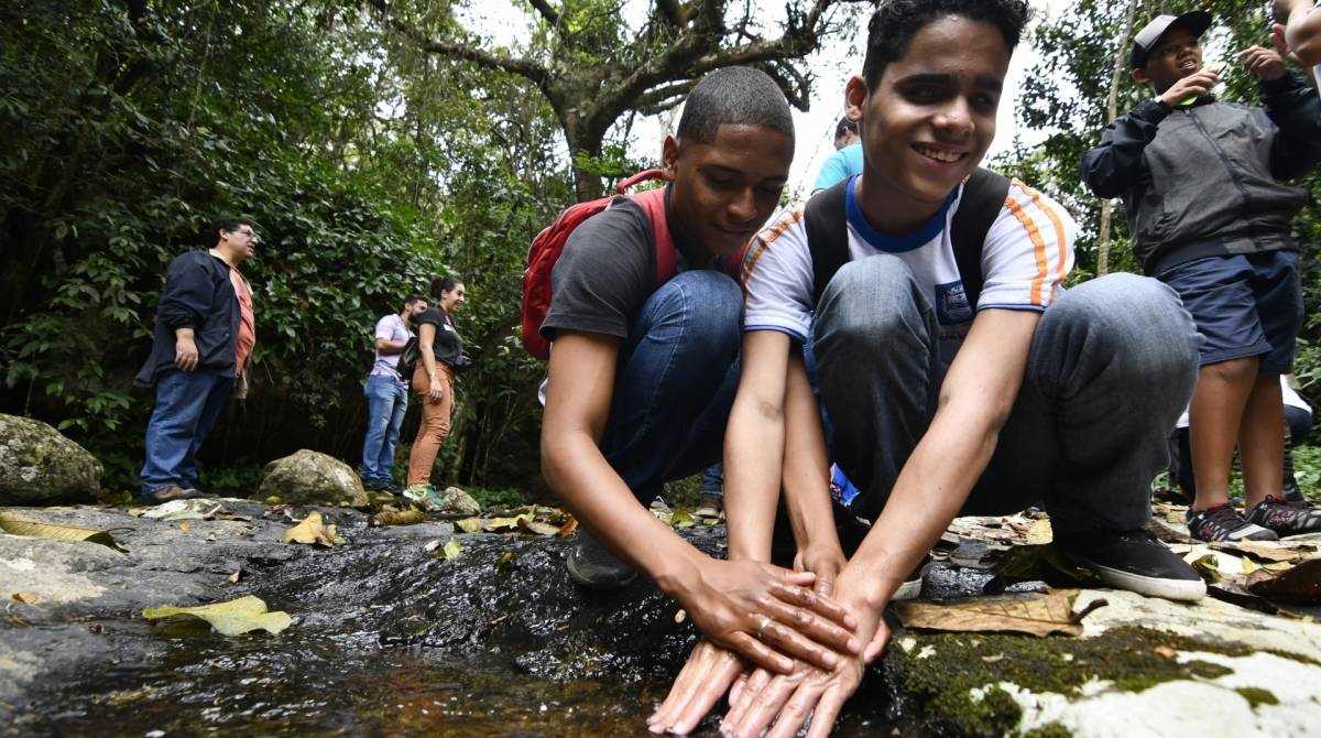Wallan da Costa Martins tem 14 anos e é cego. Ele convidou o amigo Gabriel Costa Nascimento para descrever o passeio