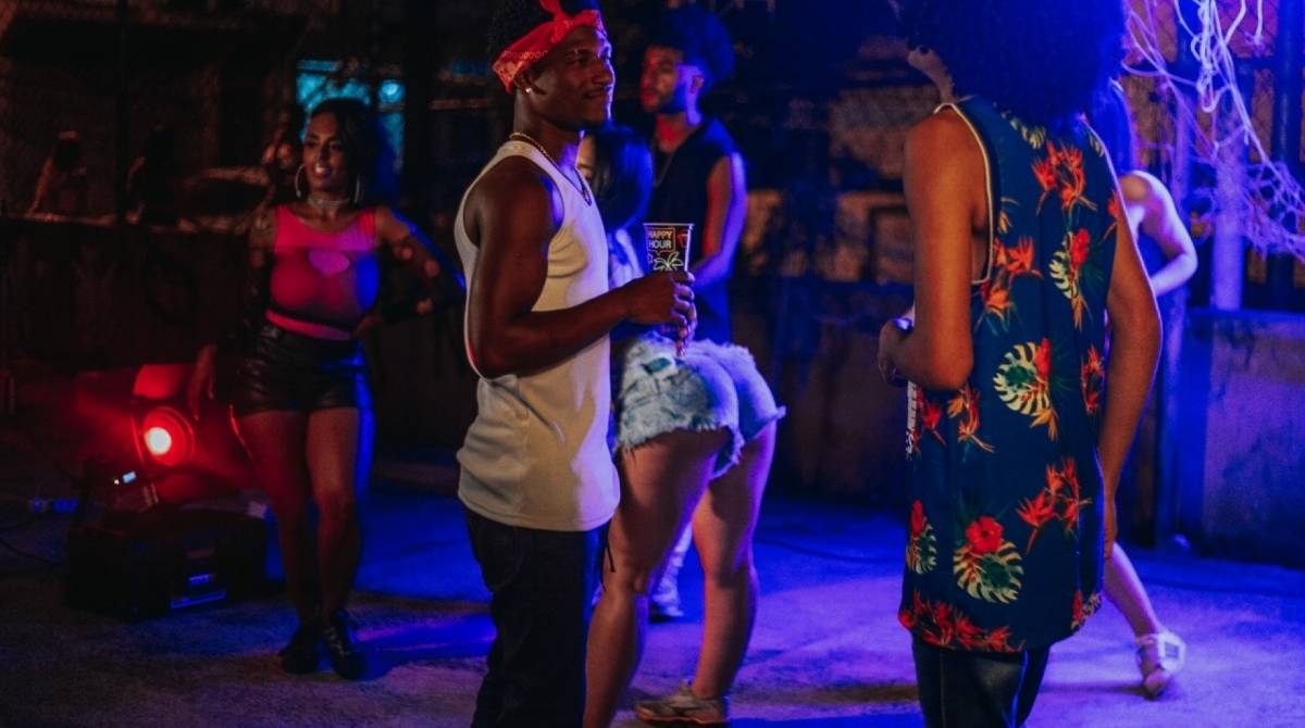 Du Black lança clipe de 'Gaiola é o Troco'