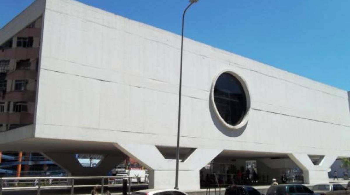 Fachada da Biblioteca Municipal Governador Leonel Brizola, no Centro de Caxias - Divulgação/Secom PMDC