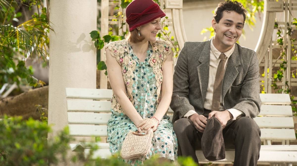 Zeca (Eduardo Sterblitch) e Olga (Maria Eduarda de Carvalho)