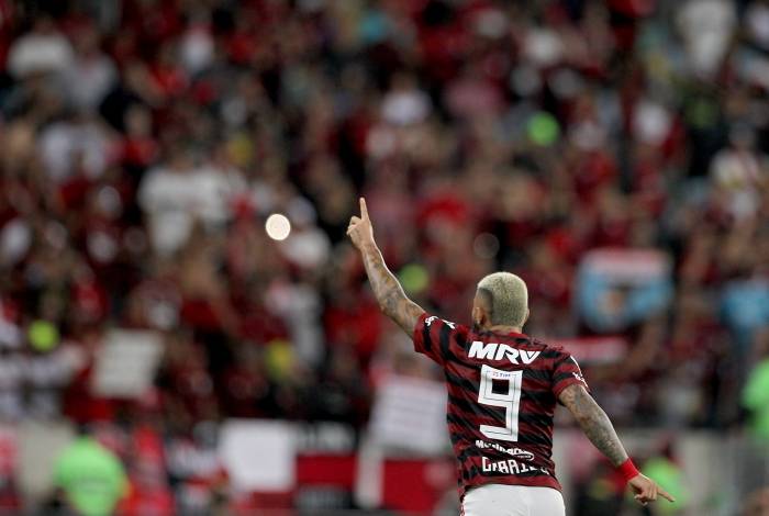 No ano mais artilheiro da carreira, Gabigol celebra o gol de pênalti contra o Internacional