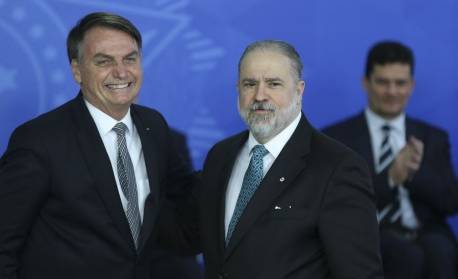 Por ora, Aras afirma que possível prisão de Bolsonaro não é discutida