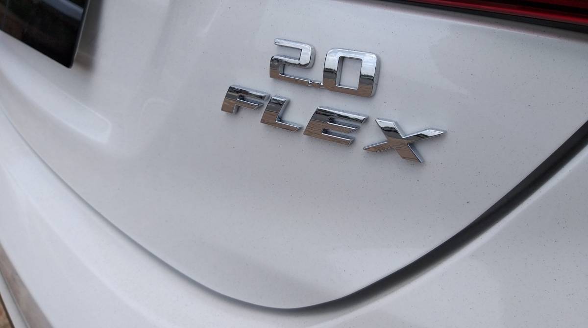 A versão 2.0 do sedã médio substitui o antigo motor 1.6 de 127 cavalos