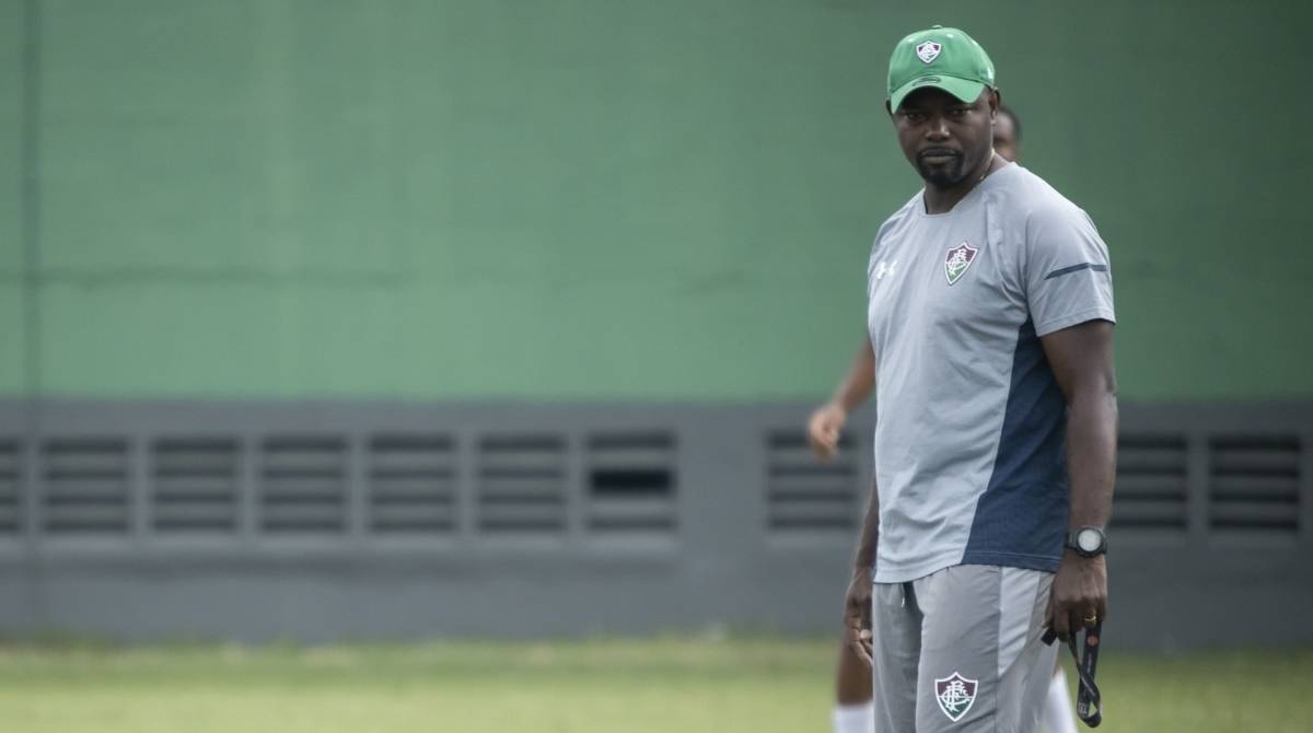 Auxiliar Marcão no treino do Fluminense