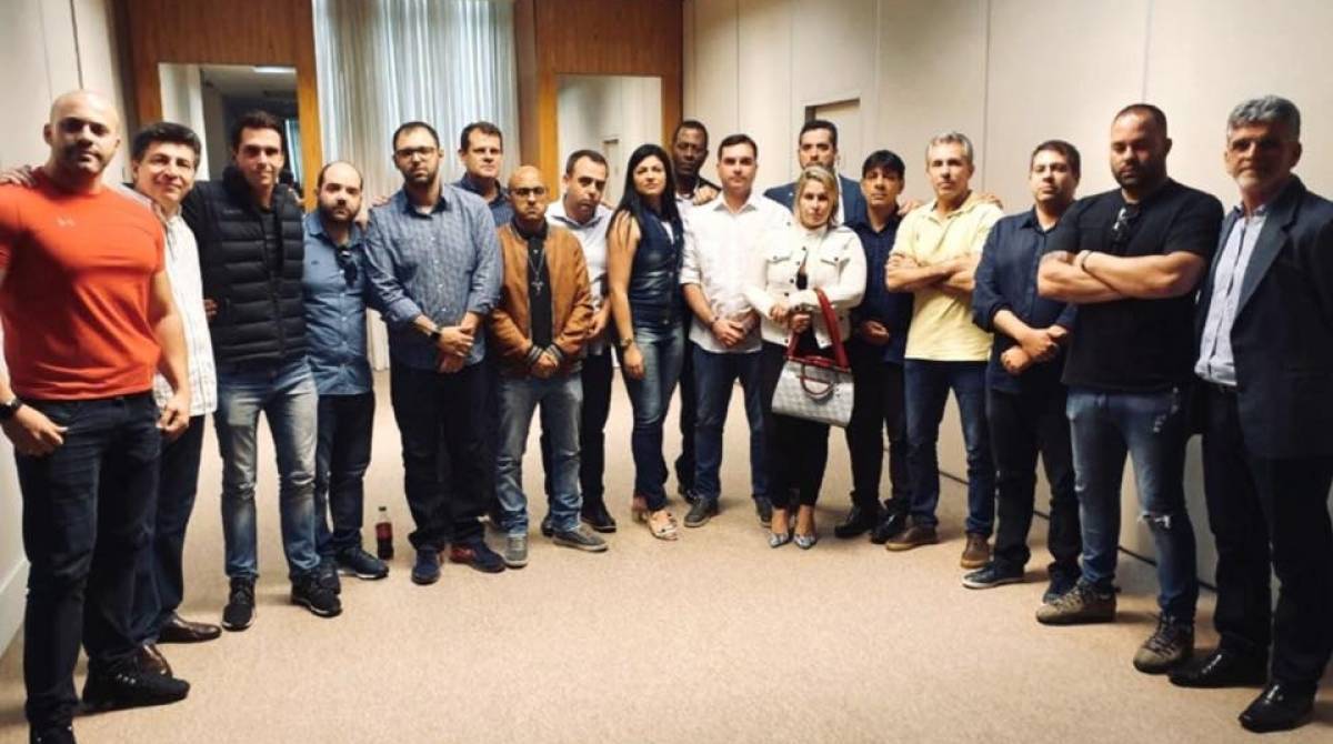 Os deputados estaduais e federais do PSL no encontro com o senador Flavio Bolsonaro - REPRODUção DO Instagram