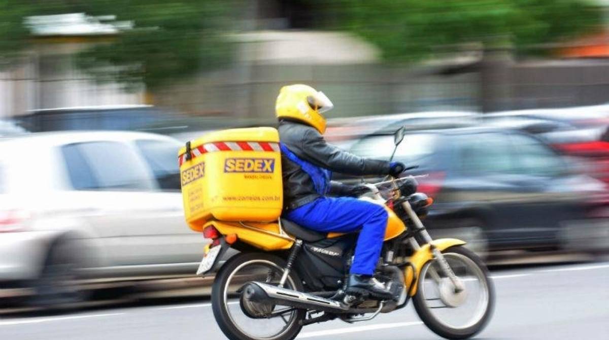 Para evitar aglomera&ccedil;&otilde;es, a sugest&atilde;o &eacute; que os clientes usem os canais eletr&ocirc;nicos de atendimento, como o aplicativo Correios, por onde &eacute; poss&iacute;vel fazer o servi&ccedil;o de pr&eacute;-postagem e rastreamento - Reprodu&ccedil;&atilde;o