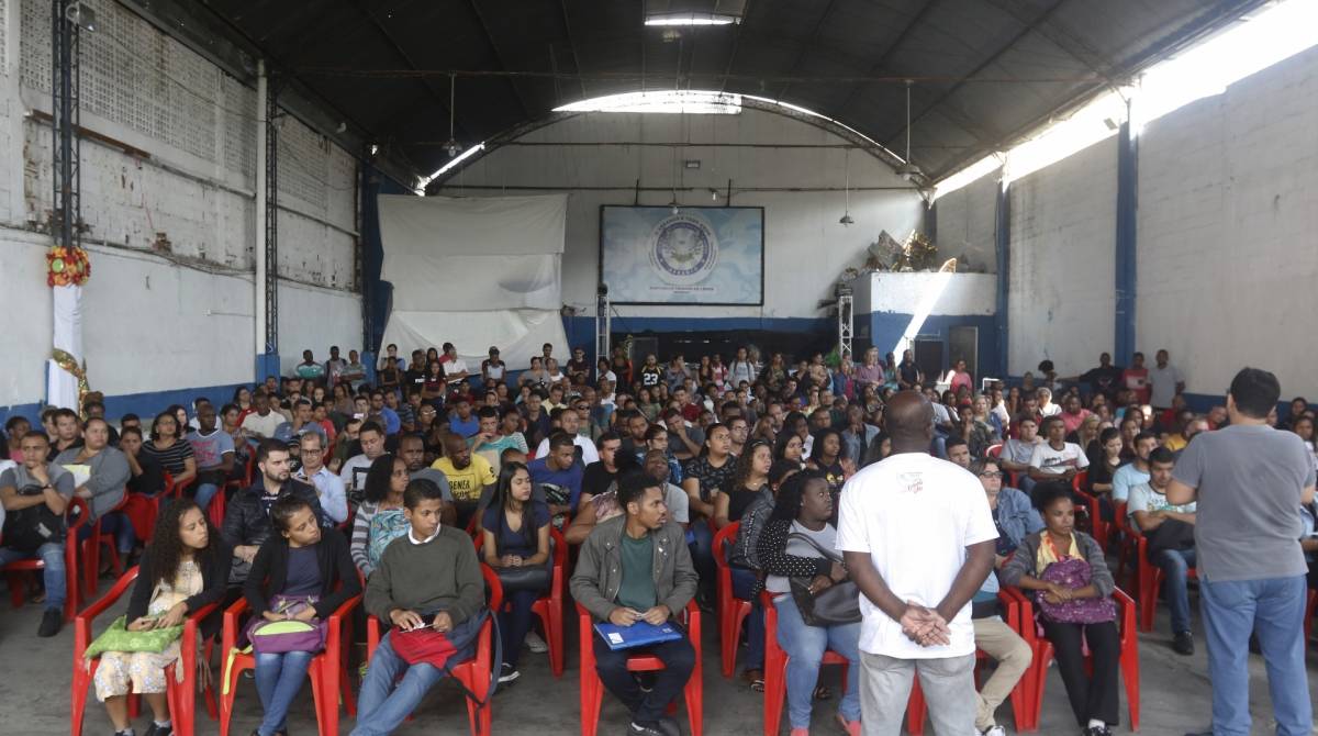 O candidato precisa levar, j&aacute; nesse primeiro contato, a Carteira de Trabalho e o curr&iacute;culo atualizado para o feir&atilde;o na Quadra do Arranco do Engenho de Dentro 
 - Reginaldo Pimenta / Agencia O Dia