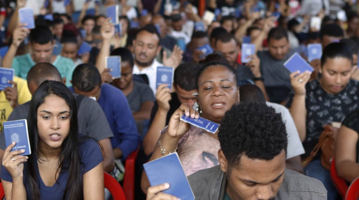 Rio de Janeiro - RJ  -  27/09/2019 - Geral - Fila de emprego no Engenho de Dentro, zona norte do Rio -  Foto Reginaldo Pimenta / Agencia O Dia