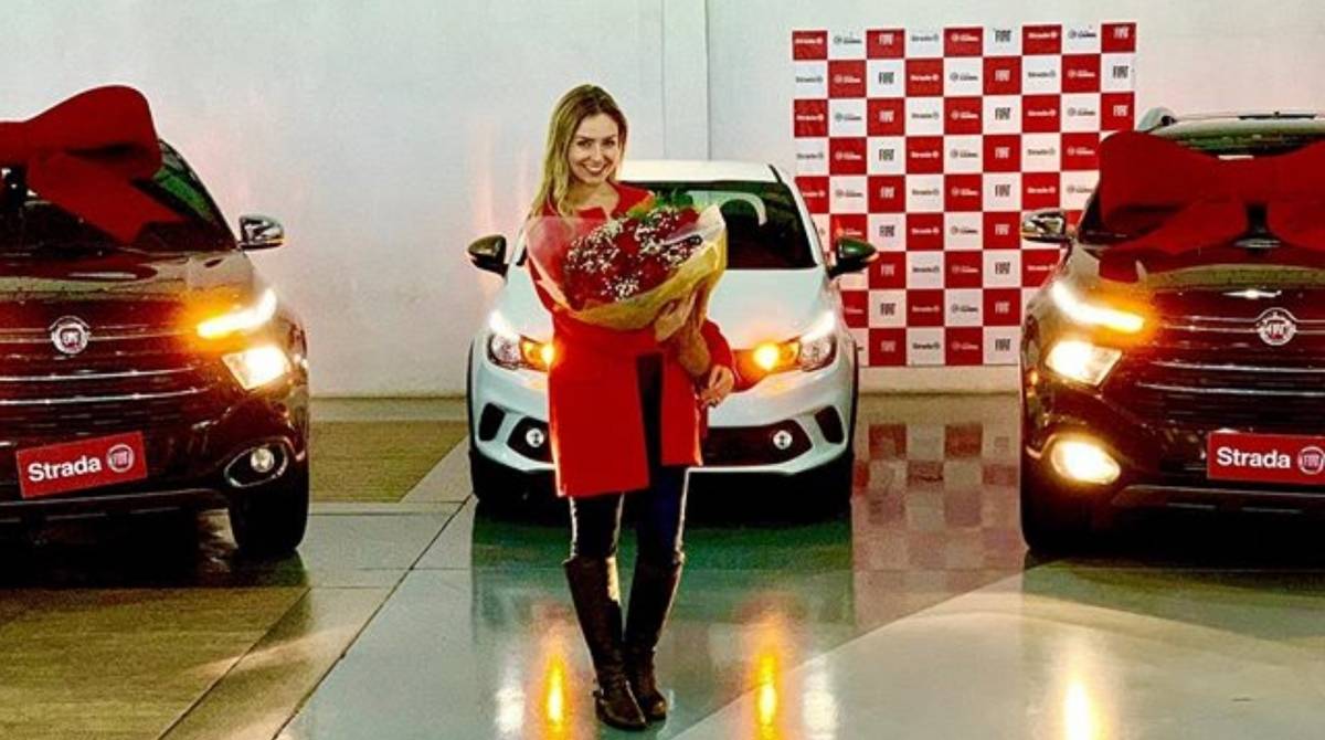 Paula von Sperling e os seu tr&ecirc;s carros