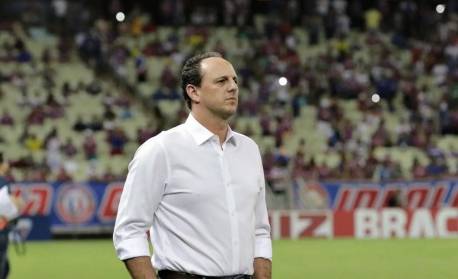 Série B: Após 'cobrança' pública por atrasados, Cruzeiro procura Rogéio Ceni para tentar acordo