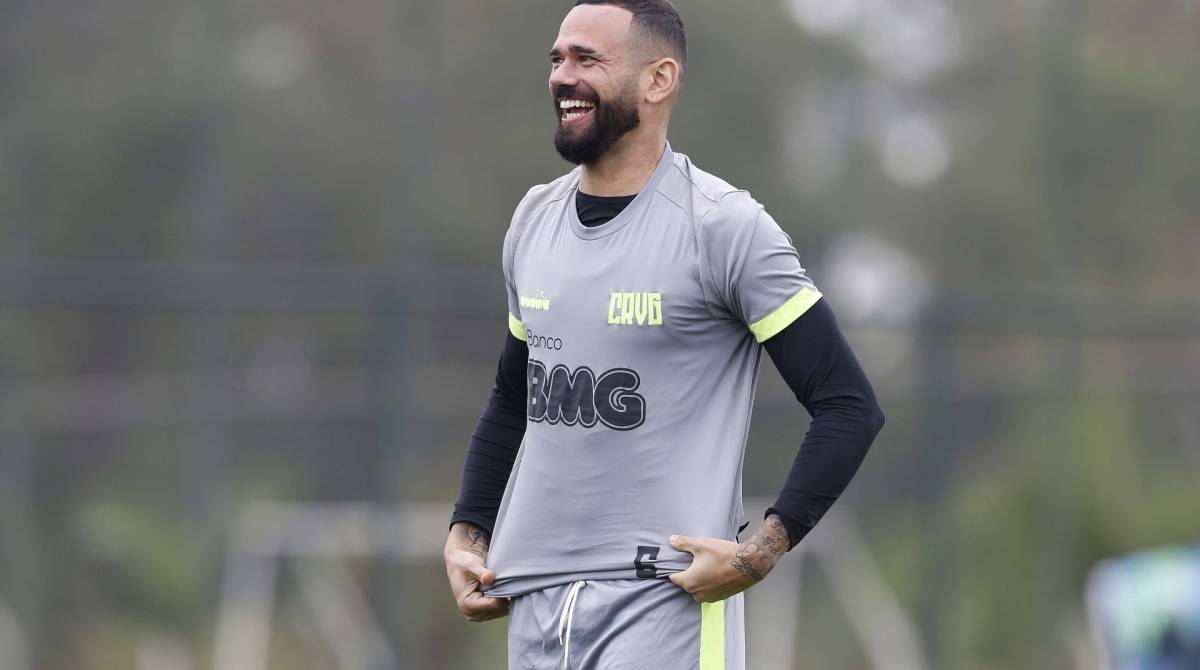 Rindo à toa: Castan volta ao Vasco após efeito suspensivo obtido pela diretoria  - Rafael Ribeiro Vasco