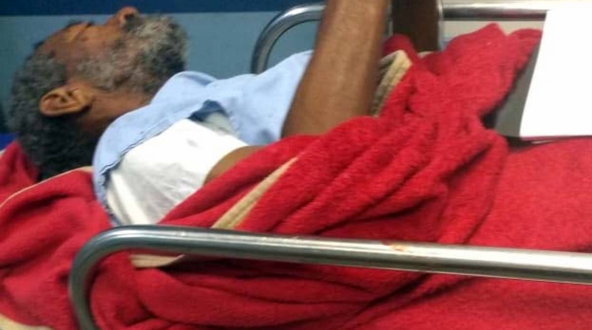 O idoso ficou bastante machucado