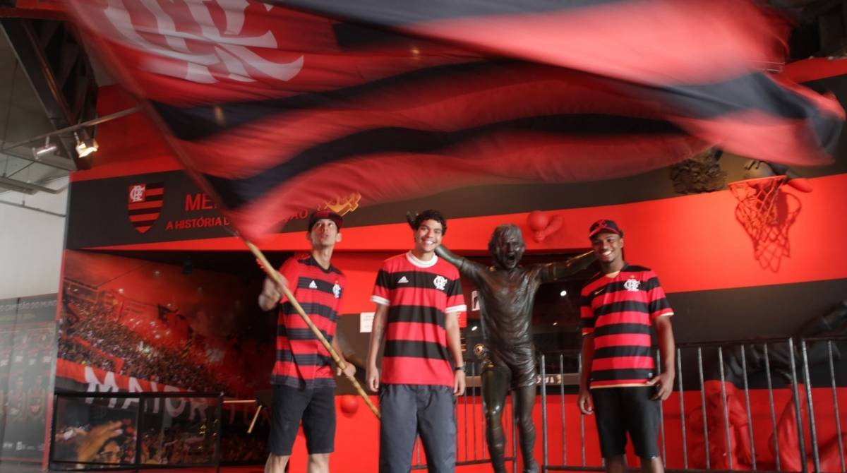 Os rubro-negros Gustavo Medeiros, Lukas Martins e Billy Diogo estar&atilde;o em Porto Alegre para ver o Flamengo na semifinal da Libertadores - Ricardo Cassiano/Agencia O Dia