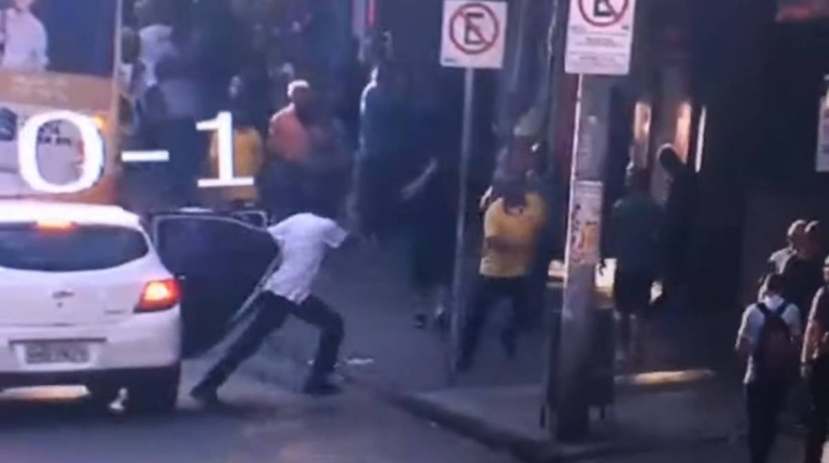 Câmeras mostram atleticanos agredindo um cruzeirense - Reprodução